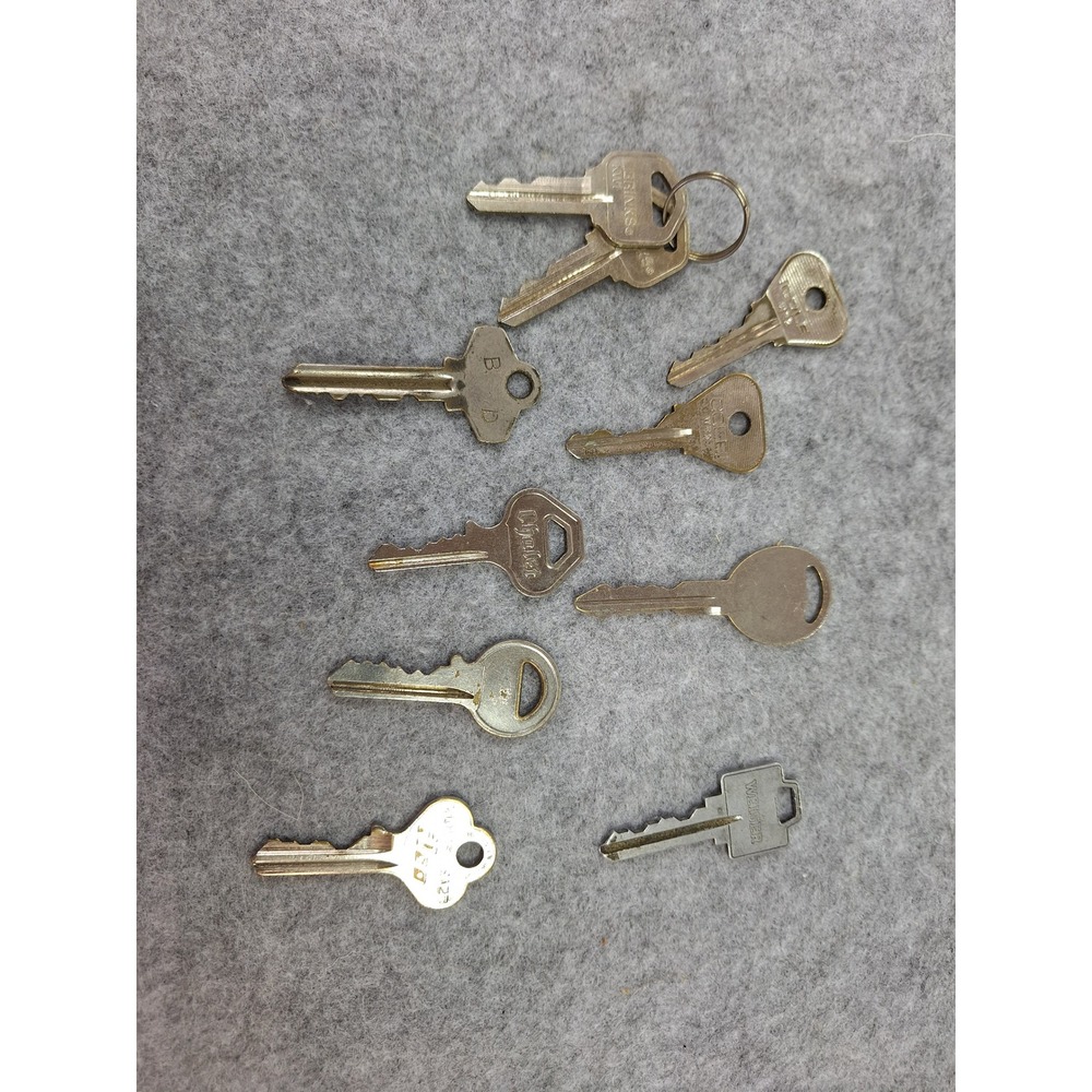 Vintage Mixed Metal Key Lot Brinks Ilco Weiser Cole Steampunk Art 9 Pieces